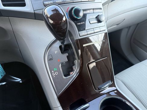 Used 2010 Toyota Venza 4dr Wgn I4 AWD (Natl) image 30