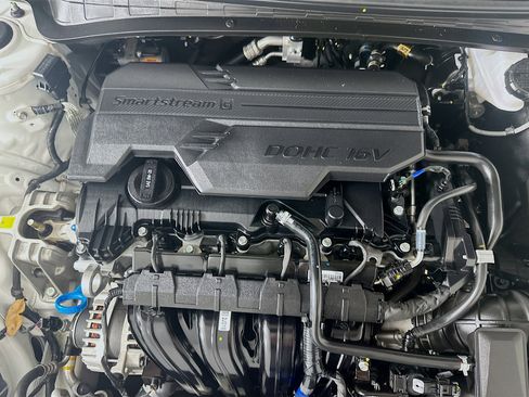 Used 2025 Hyundai Elantra SEL FWD image 34