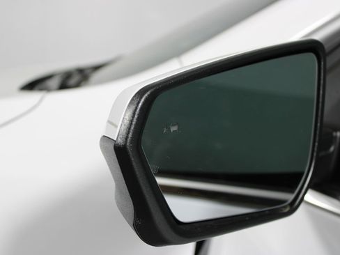 Used 2023 Chevrolet Equinox LT w/ Driver Convenience Package image 44