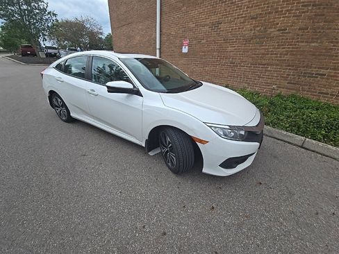 Certified 2017 Honda Civic EX-T image 7