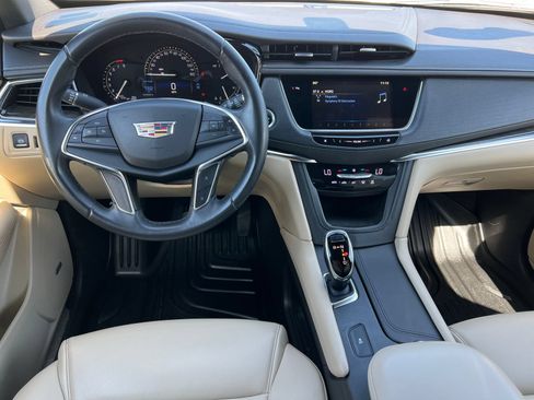 Certified 2018 Cadillac XT5 FWD image 2