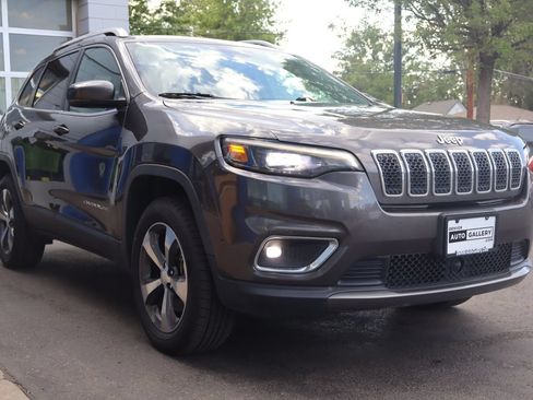 Used 2019 Jeep Cherokee Limited w/ Luxury Group AWD/4WD image 6