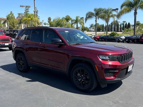 Used 2025 Jeep Grand Cherokee Altitude image 5