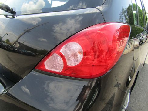 Used 2012 Nissan Versa 1.8 S w/ Plus Pkg FWD image 10