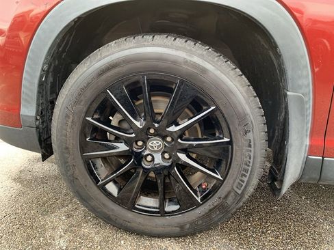 Used 2019 Toyota Highlander SE image 30