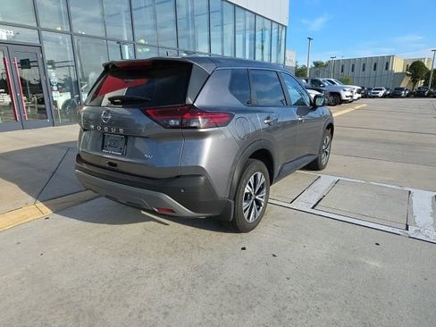 Used 2023 Nissan Rogue SV image 4
