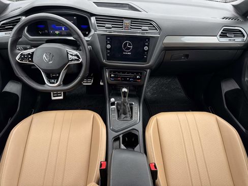Certified 2022 Volkswagen Tiguan SE R-Line image 9