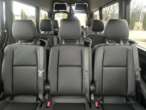 Used 2025 Mercedes-Benz Sprinter 2500 image 20