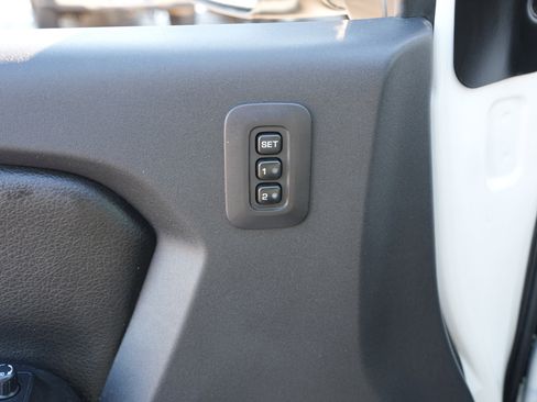 Used 2015 Nissan Titan SL w/ SL Moonroof Package image 19