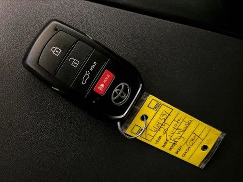 Certified 2024 Toyota Highlander XLE AWD/4WD image 12