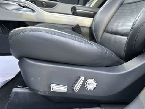 Used 2025 Lincoln Nautilus Reserve image 16