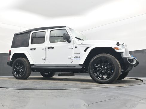 Used 2022 Jeep Wrangler Unlimited Sahara image 20