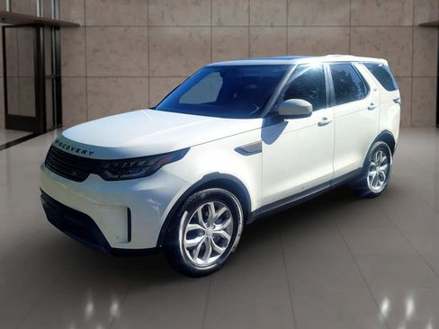 Used 2019 Land Rover Discovery SE image 2