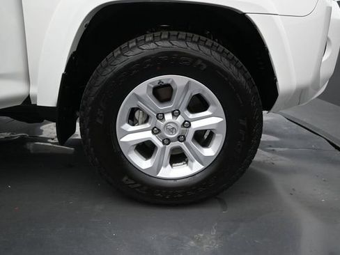 Used 2020 Toyota 4Runner SR5 Premium w/ Moonroof Package AWD/4WD image 19