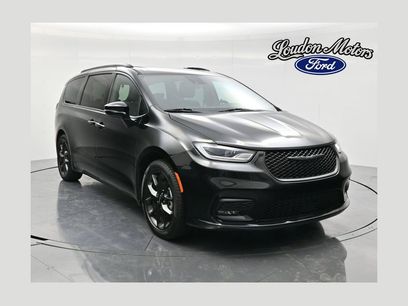 Used 2025 Chrysler Pacifica Limited