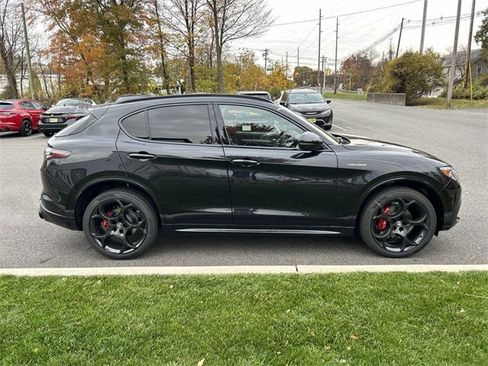 New 2025 Alfa Romeo Stelvio Sprint image 9