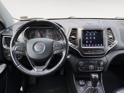 Used 2019 Jeep Cherokee Trailhawk AWD/4WD image 6