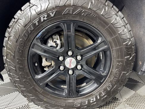 Used 2022 GMC Acadia AT4 w/ GMC Pro Grade Package AWD/4WD image 10