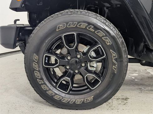 Used 2018 Jeep Wrangler Unlimited Sahara image 8