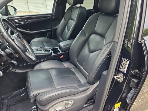 Used 2021 Porsche Macan AWD/4WD image 5