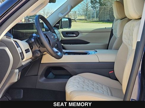 New 2025 Nissan Armada Platinum image 11