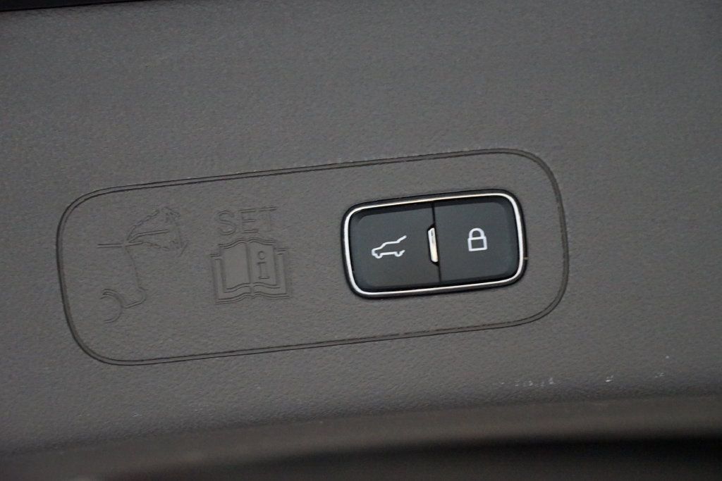 Used 2023 Lincoln Aviator 2WD w/ Premium Package image 35