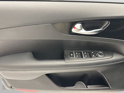 Used 2022 Kia Forte GT-Line w/ GT-Line Premium Package FWD image 12