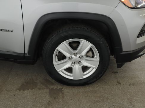 Used 2022 Jeep Compass Latitude FWD image 6