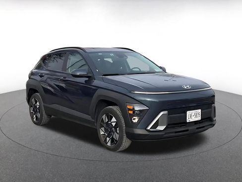 Used 2025 Hyundai Kona SEL image 3