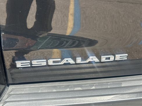 Used 2018 Cadillac Escalade Luxury image 27