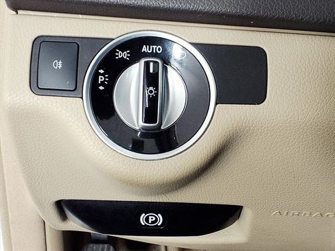 Used 2013 Mercedes-Benz C 250 Sedan image 19