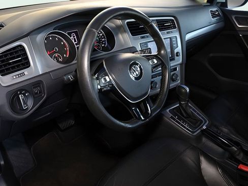 Used 2017 Volkswagen Golf S image 17