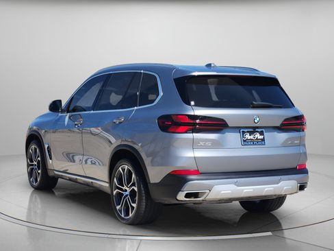 Used 2025 BMW X5 xDrive40i w/ Parking Assistance Package AWD/4WD image 3