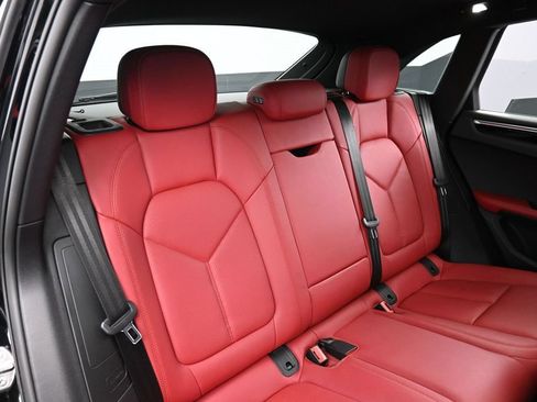 Certified 2020 Porsche Macan AWD/4WD image 27