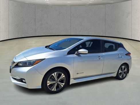 Used 2018 Nissan Leaf SV w/ Protection Package FWD image 9