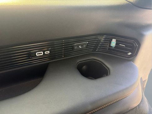 Used 2024 Jeep Grand Wagoneer Series III AWD/4WD image 31