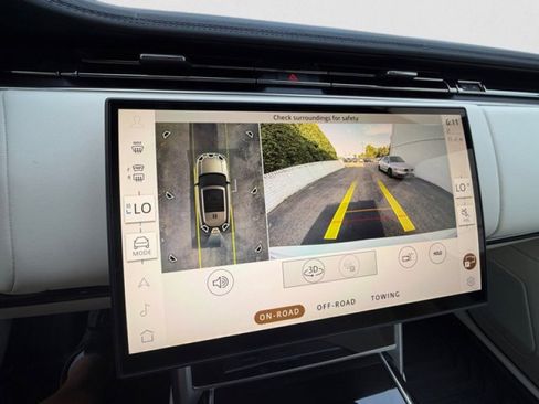 Certified 2025 Land Rover Range Rover SE AWD/4WD image 17