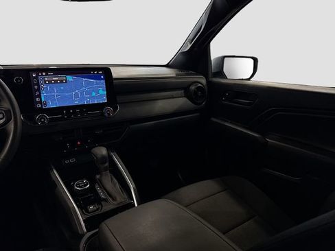 Used 2024 Chevrolet Colorado Trail Boss image 23