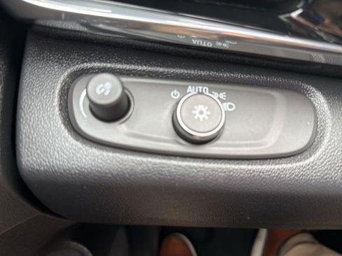 Certified 2025 Buick Envista Sport Touring image 18