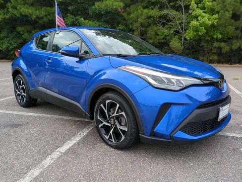 Used 2021 Toyota C-HR XLE FWD image 2
