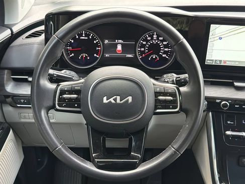 Used 2024 Kia Carnival EX FWD image 22
