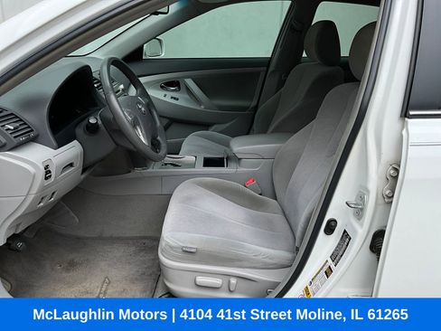Used 2010 Toyota Camry Hybrid FWD image 2