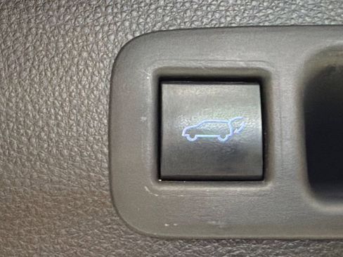 Used 2021 Toyota Highlander XLE FWD image 20