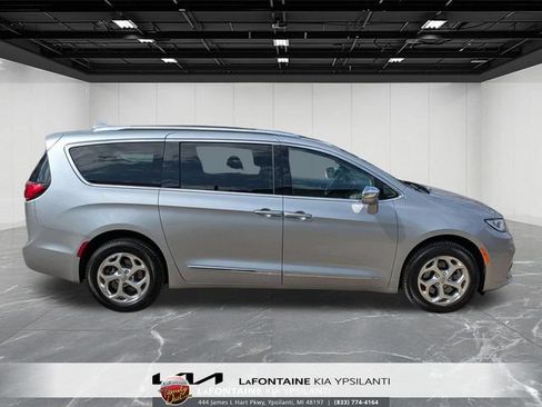 Used 2021 Chrysler Pacifica Limited AWD/4WD image 6