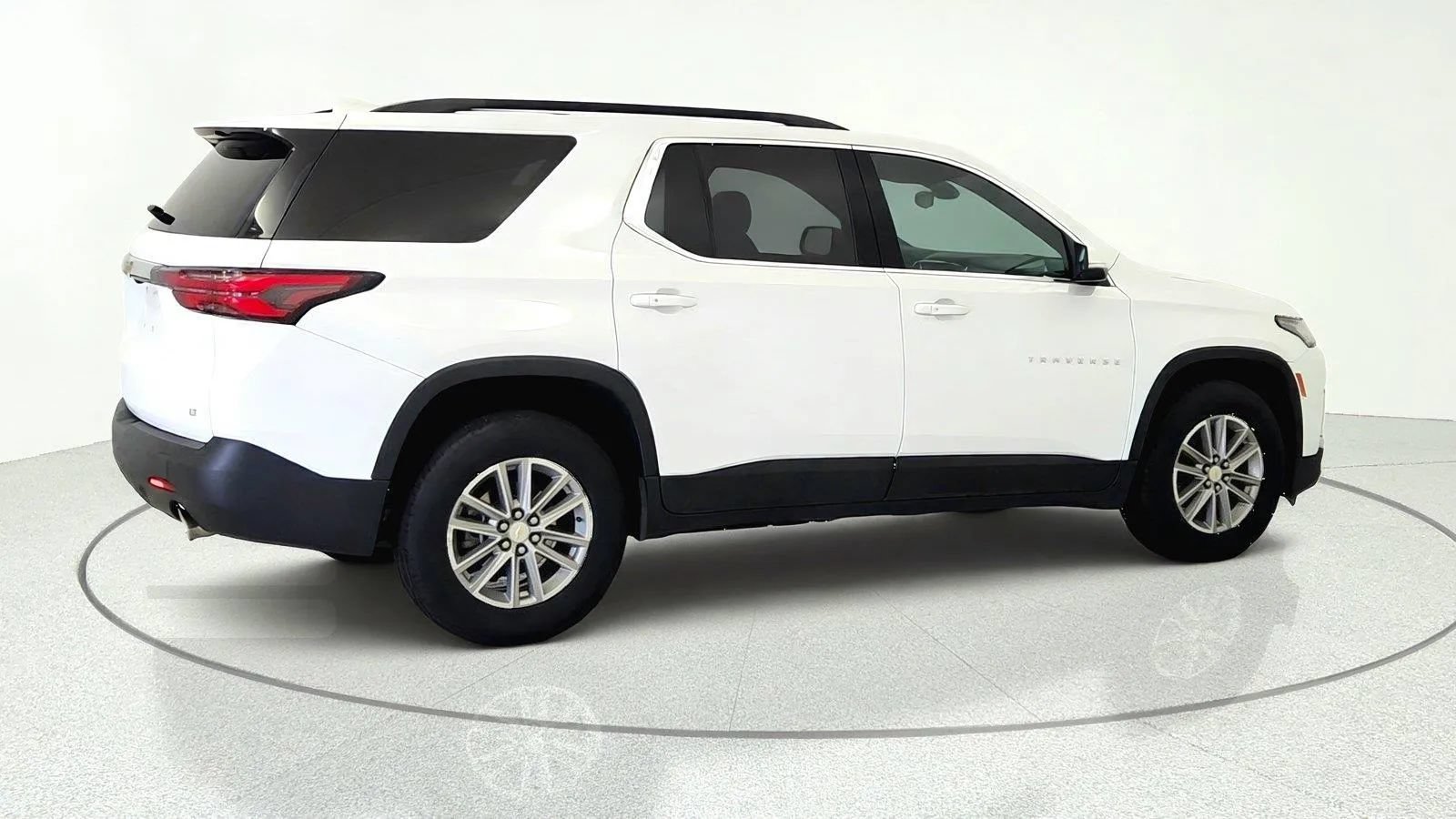 Used 2023 Chevrolet Traverse LT FWD image 9