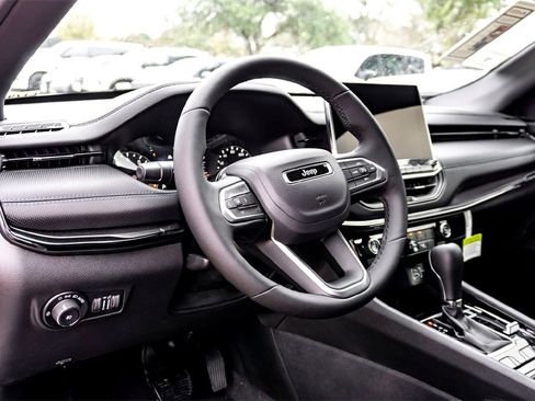 New 2026 Jeep Compass Latitude image 11