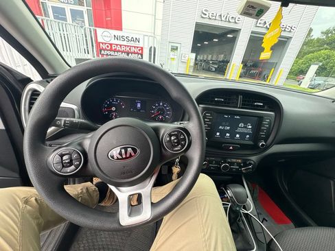 Used 2020 Kia Soul LX FWD image 5