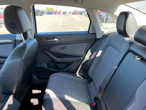 Used 2025 Volkswagen Jetta SE image 38