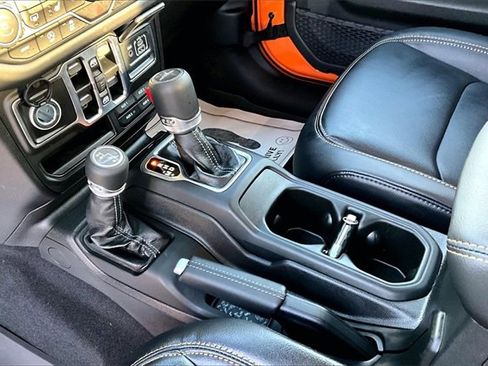 Used 2025 Jeep Gladiator Sport image 15