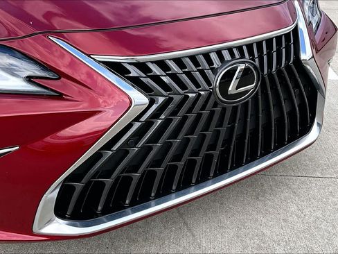 Certified 2025 Lexus ES 350 w/ Premium Package image 30